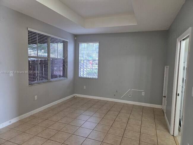 Building Photo - 928 SW 153rd Ct