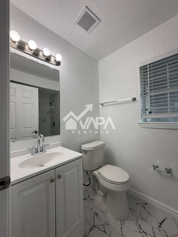 Building Photo - 2902 Woodcliffe St