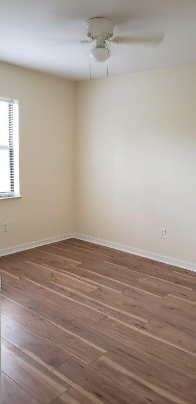 Building Photo - 607 SW Lucero Dr