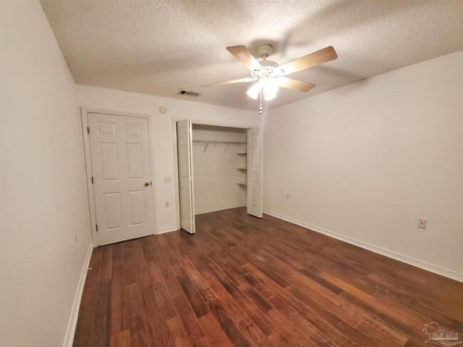 Building Photo - 2527 Trailwood Dr