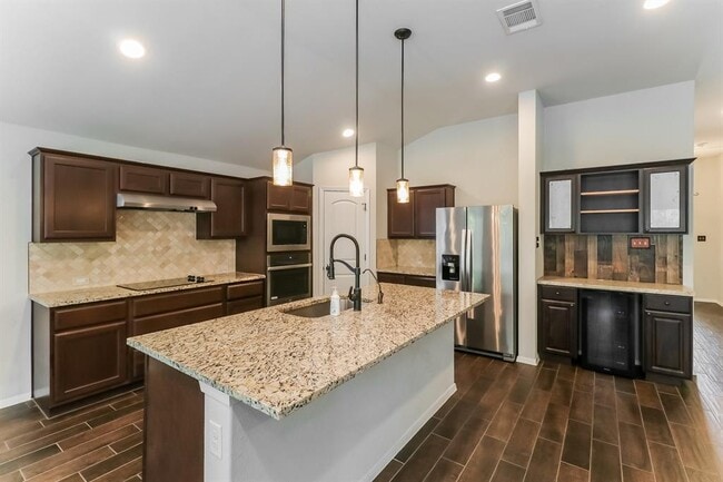 Building Photo - 21606 Bluejay Blvd
