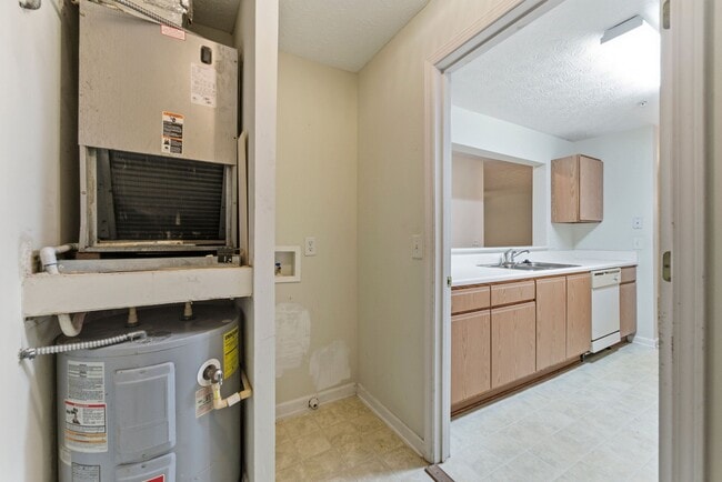 Building Photo - 1202 Par 3 Way