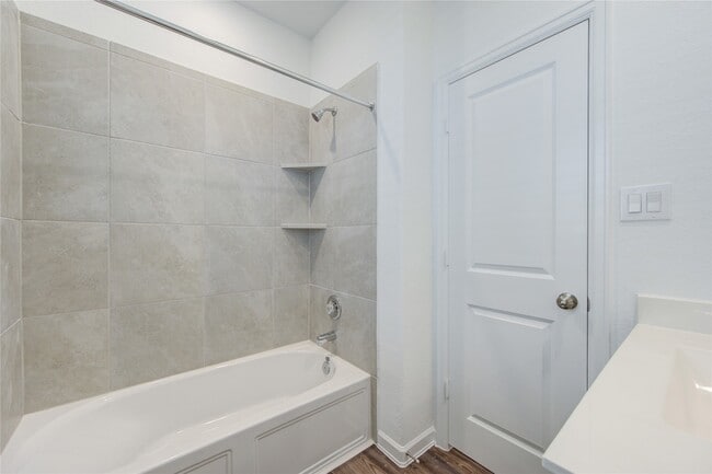 Building Photo - 5419 Tourmaline Wy