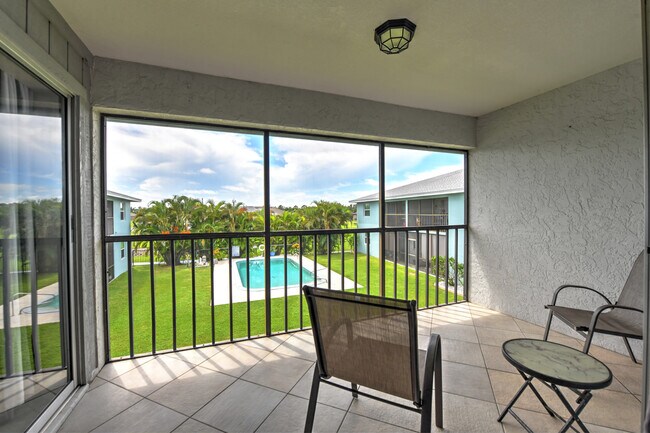 Building Photo - 449 Royal Poinciana