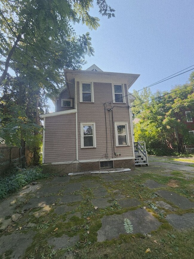 Building Photo - 126th,E.2681