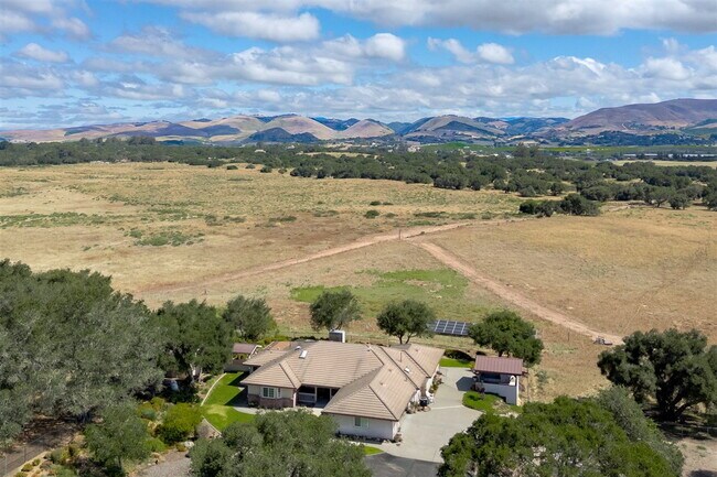 Building Photo - Private Gated Mini-Ranch • 7+ Acres • Luxury Country Living • Indoor Pool • Horses Welcome