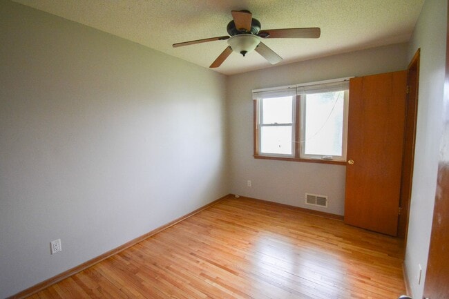Building Photo - Charming 2-Bedroom Home with Natural Light...