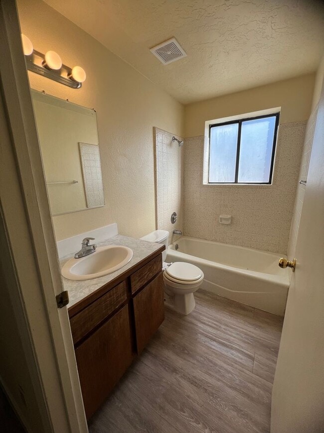 Building Photo - 825 W 400 N