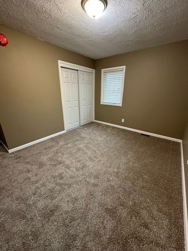 Building Photo - 831 25th Ave N