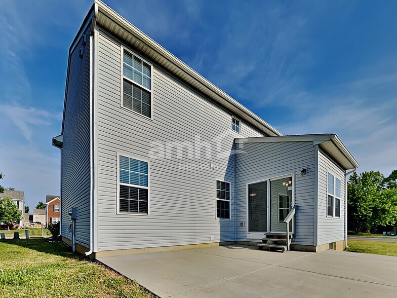 Building Photo - 5576 Shetland Ct