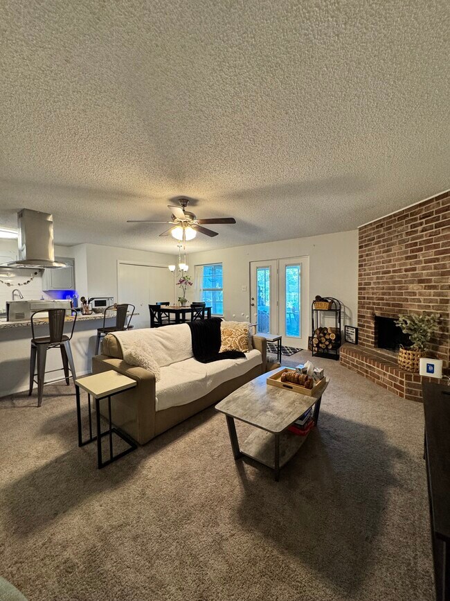 Building Photo - 740 Admiralty Way