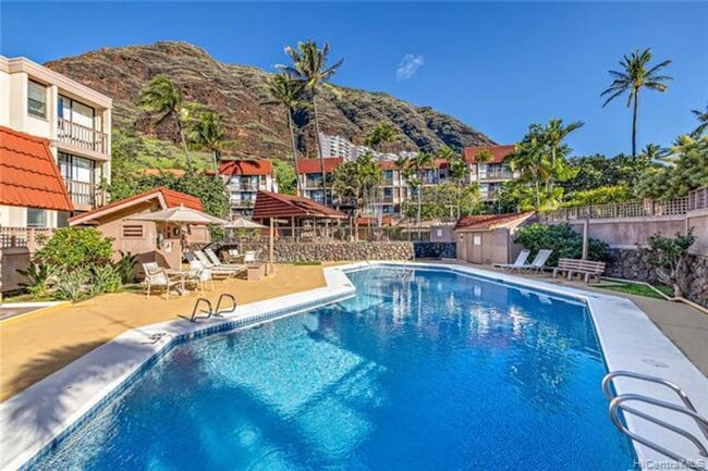 Building Photo - Breezy Fresh, Freshly Renovated 2/1 at Makaha Valley Plantation