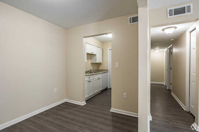2BR, 1BA - 821SF - The Villages at South River