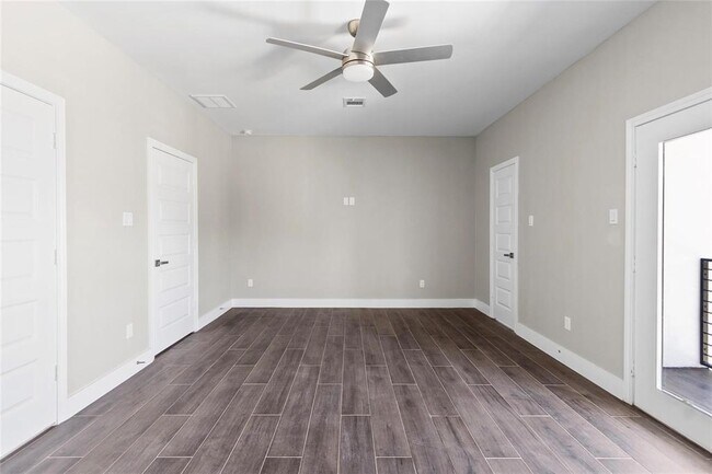 Building Photo - 5506 Pershing St
