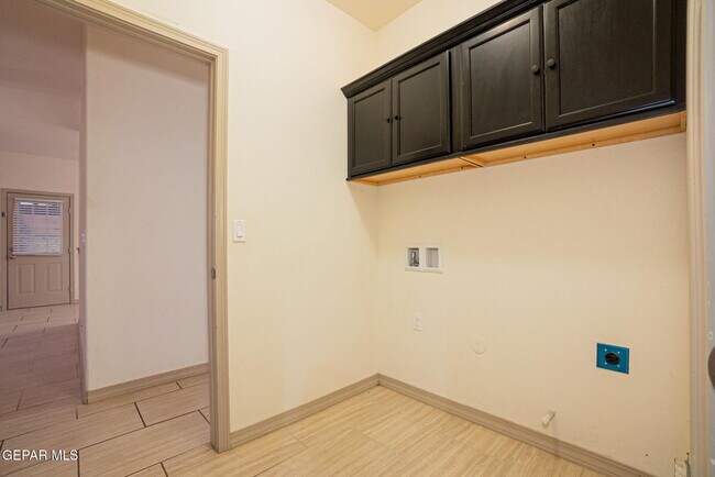 Building Photo - 3204 Merry Mdw