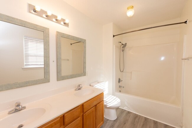 Building Photo - Great home in Hubert