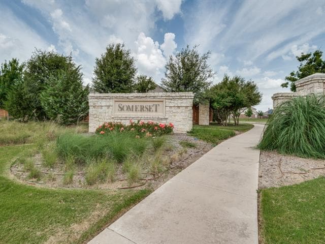 Building Photo - 2523 Linwood Dr