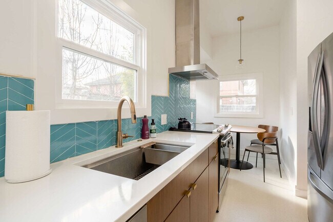 Building Photo - 1425 SE 41st Ave