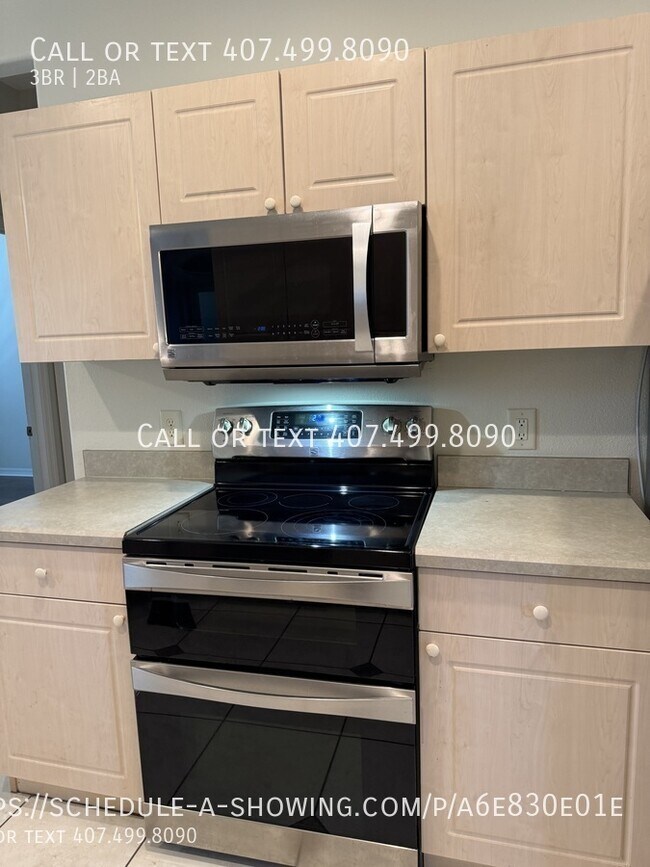 Building Photo - 13500 Biscayne Dr