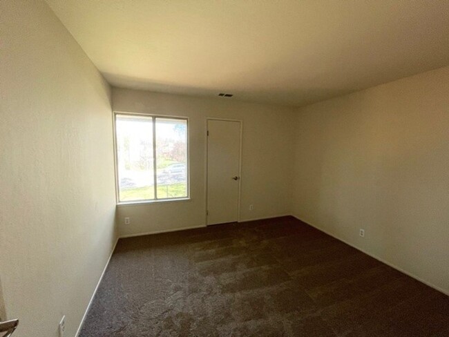 Building Photo - Pleasant Hill 2 bedroom 2 bath condo w/fre...