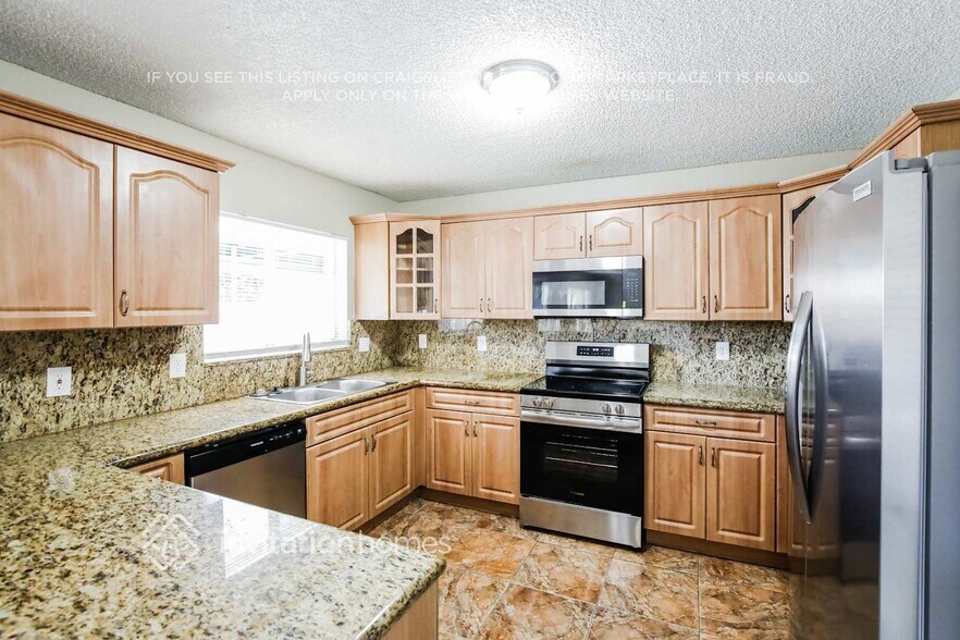 Building Photo - 14318 SW 154th Pl