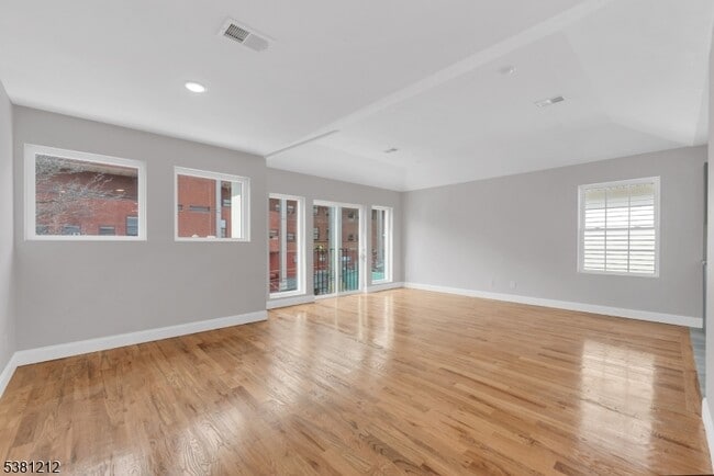 Building Photo - 138 Milford Ave