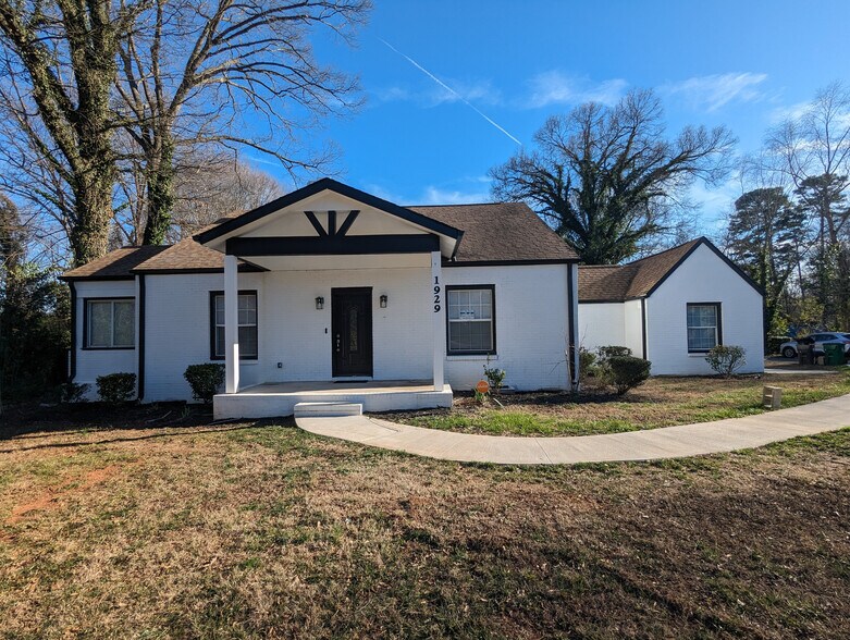 Primary Photo - Room in House on West Blvd