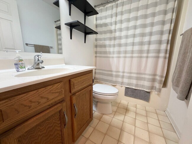Building Photo - 1327 Gristmill Dr