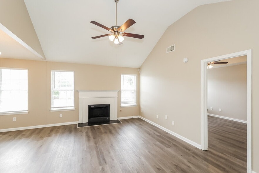Building Photo - 714 Cherry Branch Cir