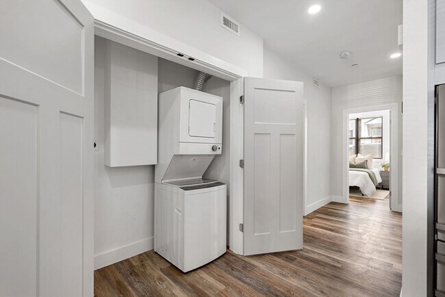 Building Photo - 181 Bennington St