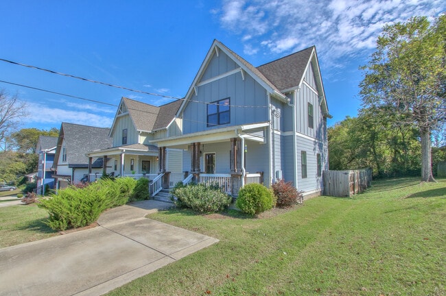 Building Photo - 1422A Huffine St