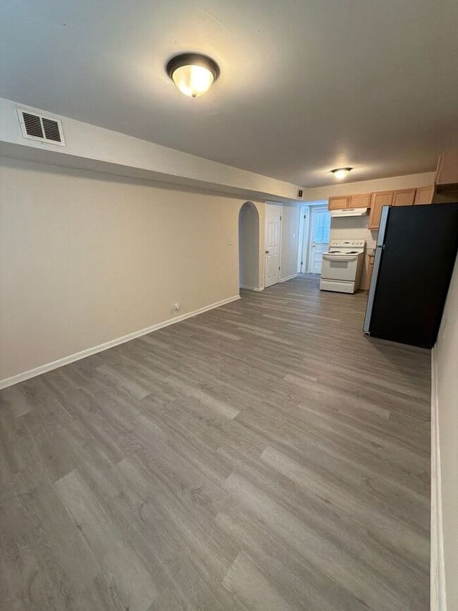 Building Photo - T.R. Lawing Realty Property