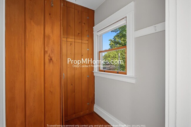 Building Photo - Updated Two Bedroom Duplex in Buckman!