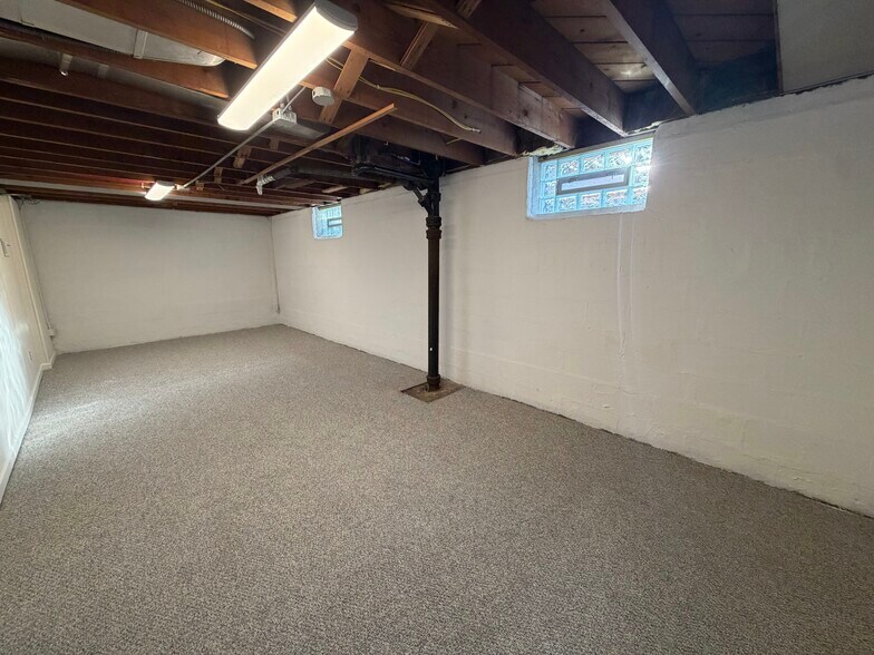 Building Photo - 4904 E 53rd St