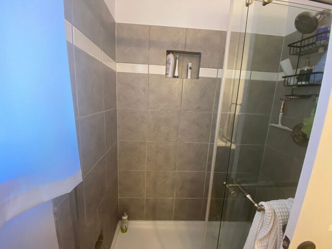 Building Photo - Amazing 1 bedroom ADU right near D.U.