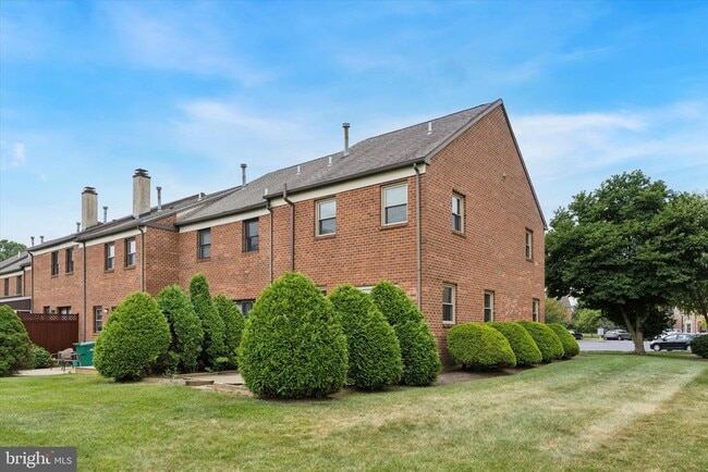 Building Photo - 214 Troon Ct