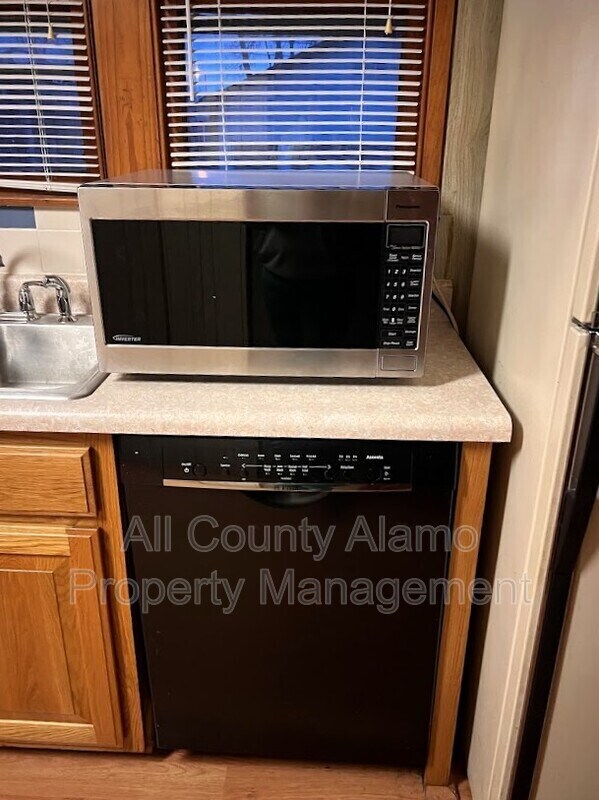 Building Photo - 301 Aero Ave