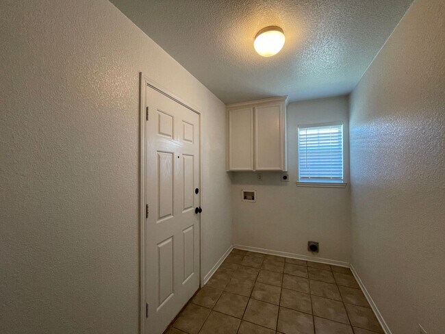 Building Photo - 4205 Capri Dr