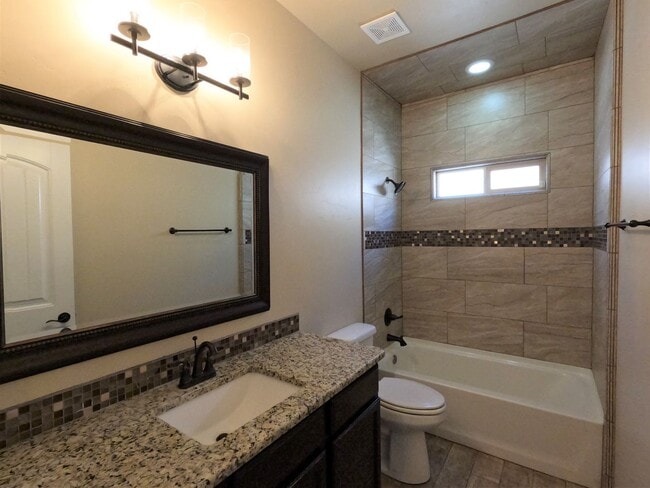 Building Photo - 928 Flora Vista Dr