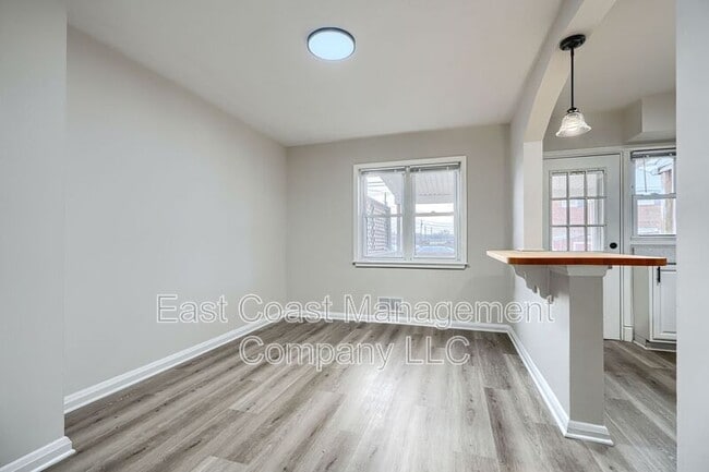 Building Photo - 2735 Moorgate Rd