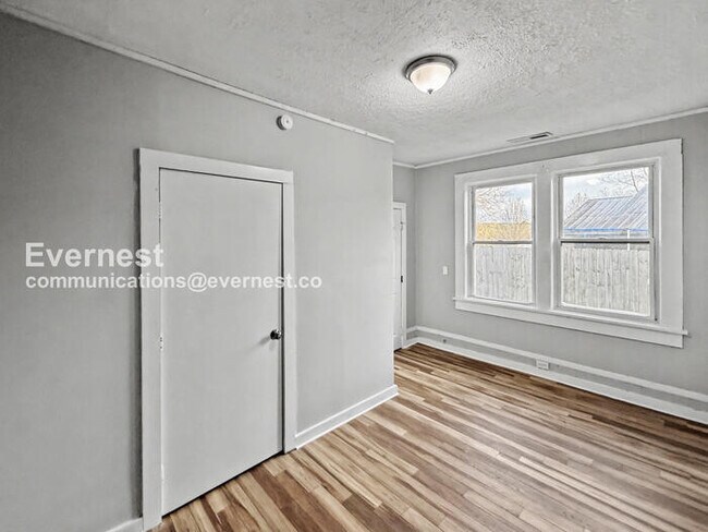 Building Photo - 316 School Rd