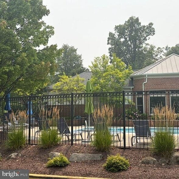 Building Photo - 1716 Lake Shore Crest Dr