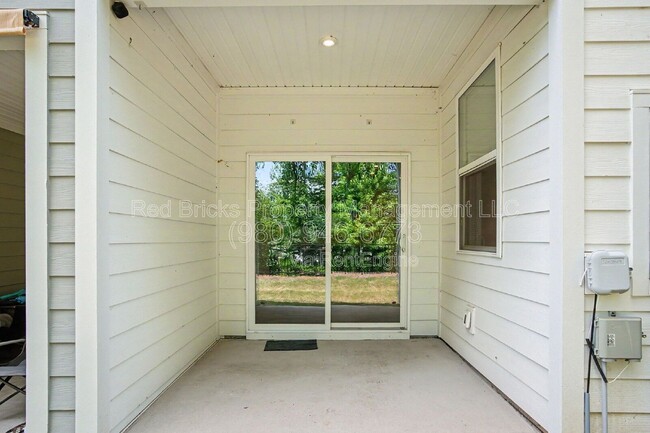 Building Photo - 9512 Munsing Dr
