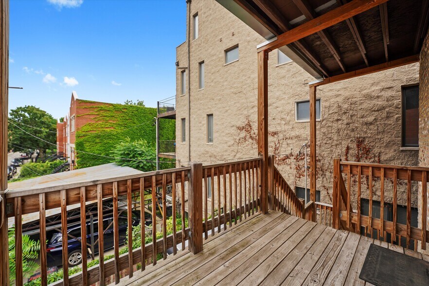 Building Photo - 624 S Oakley Blvd