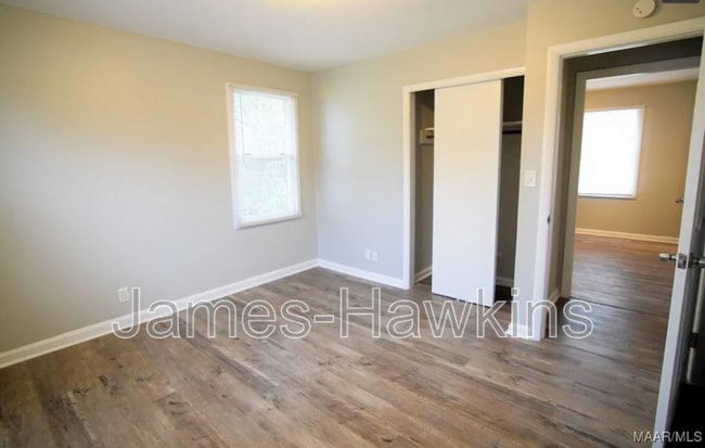 Building Photo - 1201 Buckingham Dr