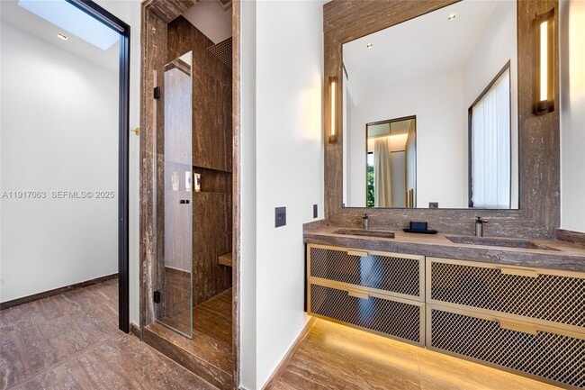 Building Photo - 200 W Rivo Alto Dr