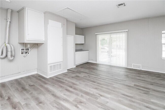 Building Photo - 217 Cherrywood Dr