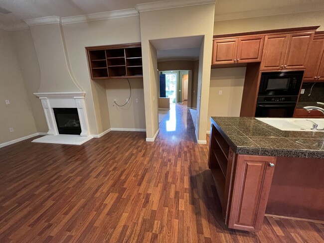 Family room next to kitchen - 5909 Silveroak Cir