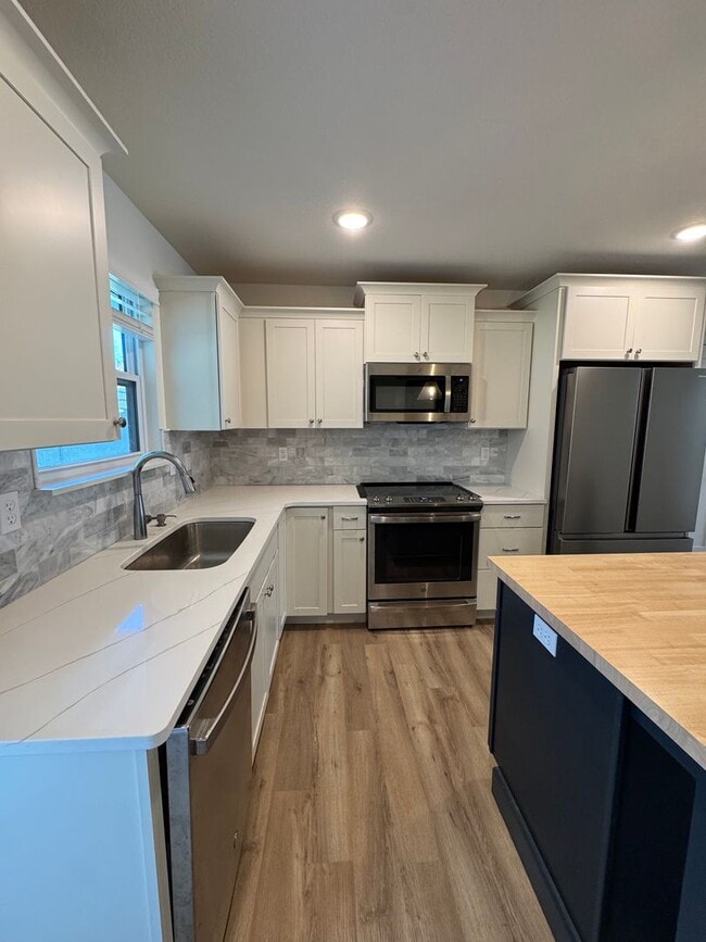 Building Photo - 3 bedroom 2 bath house