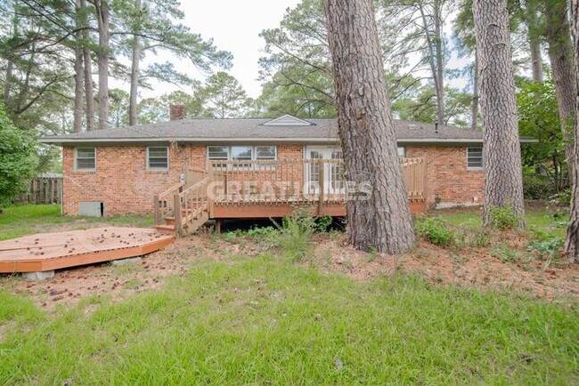 Building Photo - 2136 Robin Rd